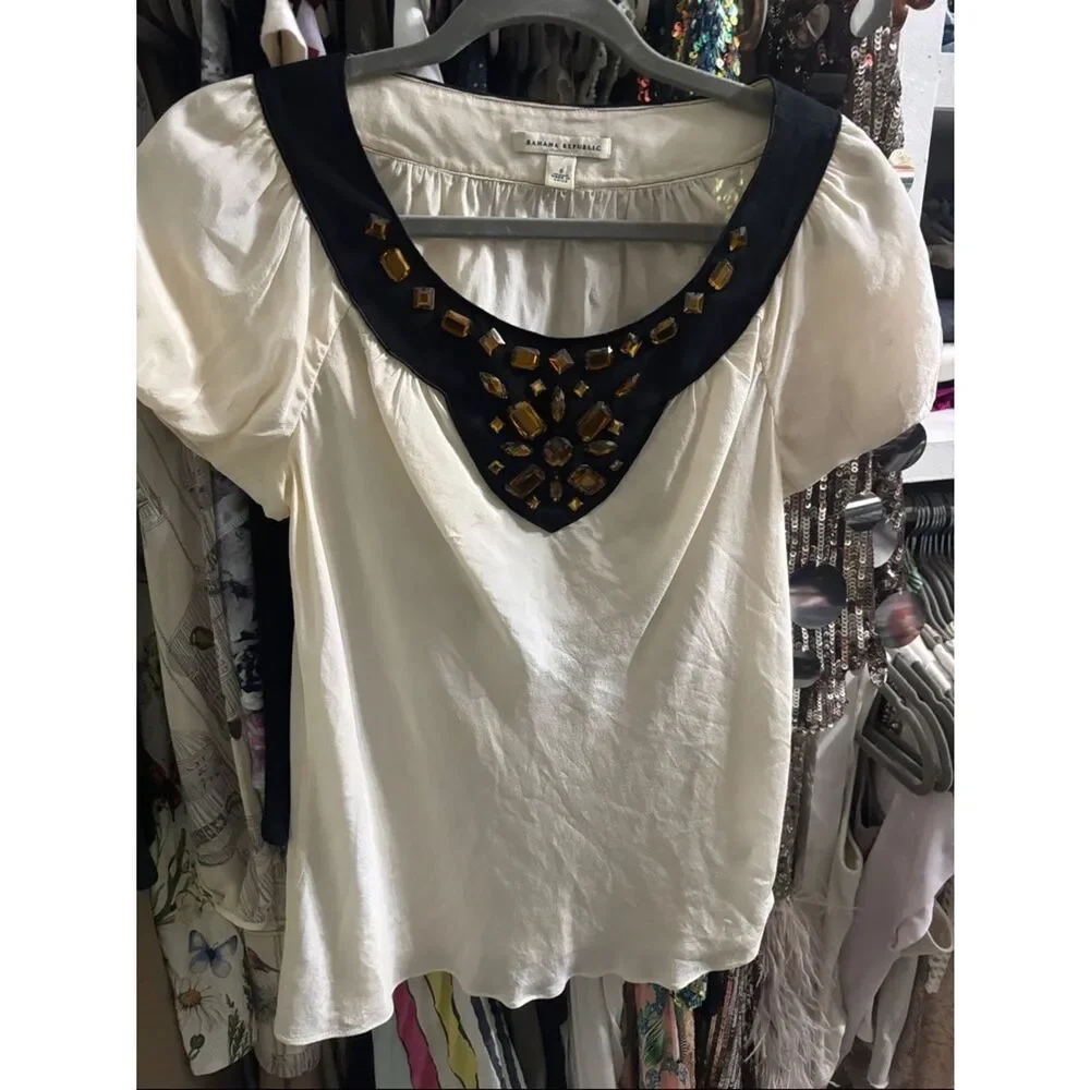 Banana Republic White Top with Black V-Neck and Amber Jewels, size S